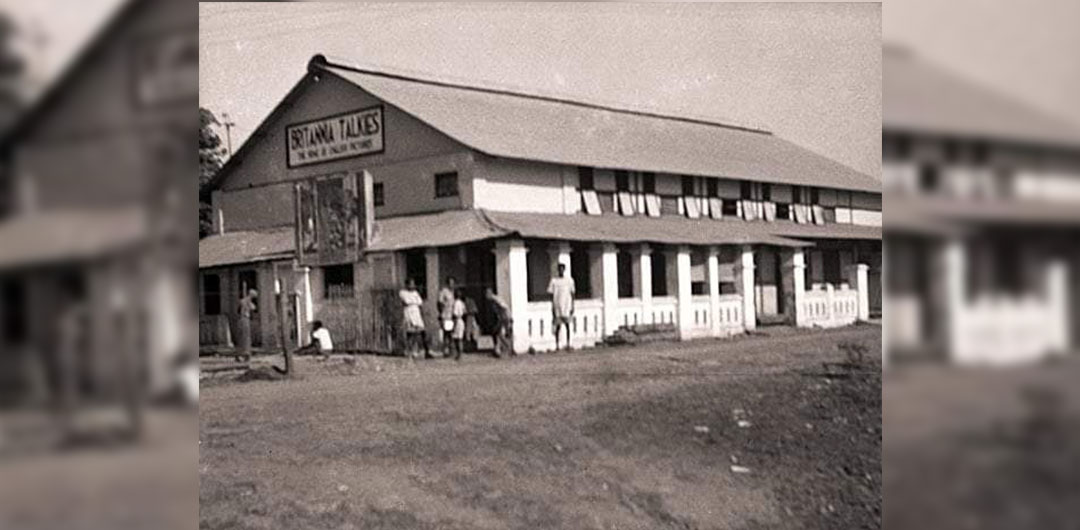 ১৯৪৪ সালের আলোকচিত্রে ব্রিটানিয়া টকিজ, পল্টন, ঢাকা, Stay Curioussis